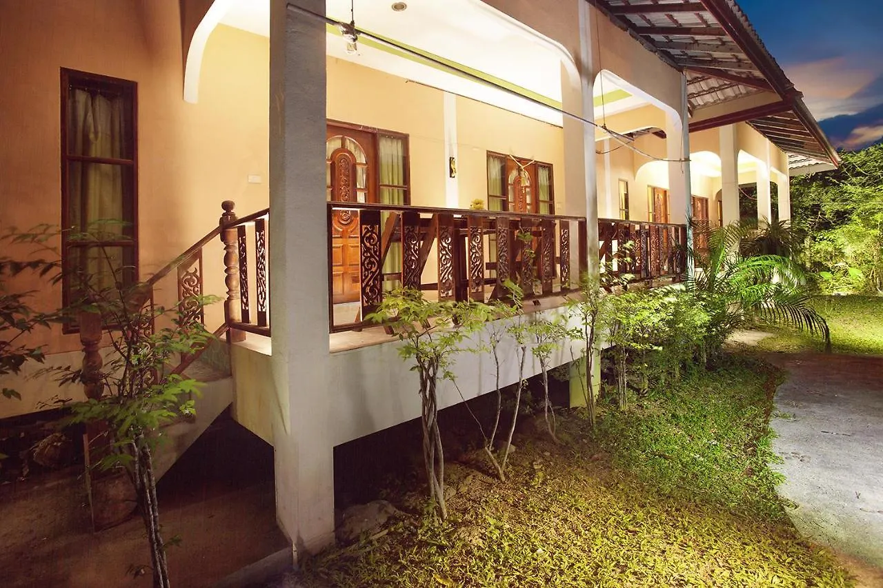 Arowana Resort Ko Lanta Thaiföld